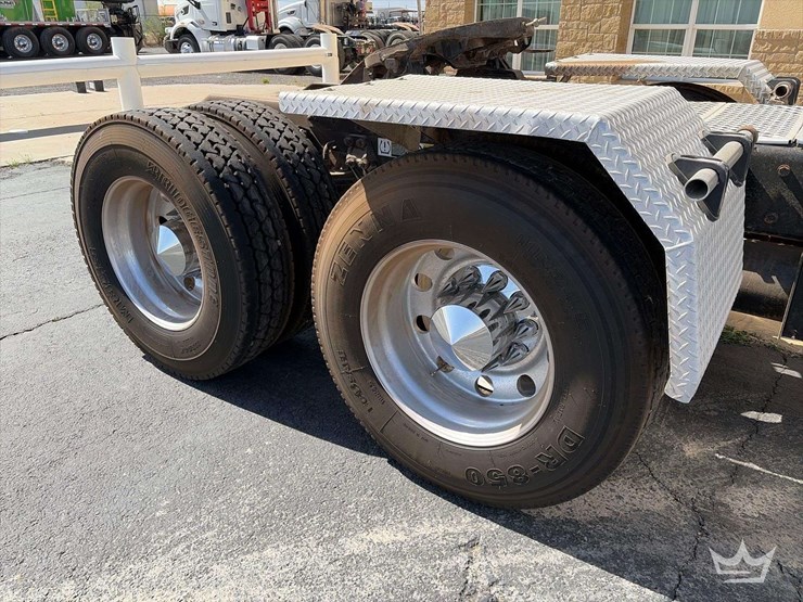 2011-kenworth-t800-image-30