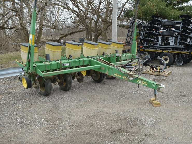john-deere-7200-image-1