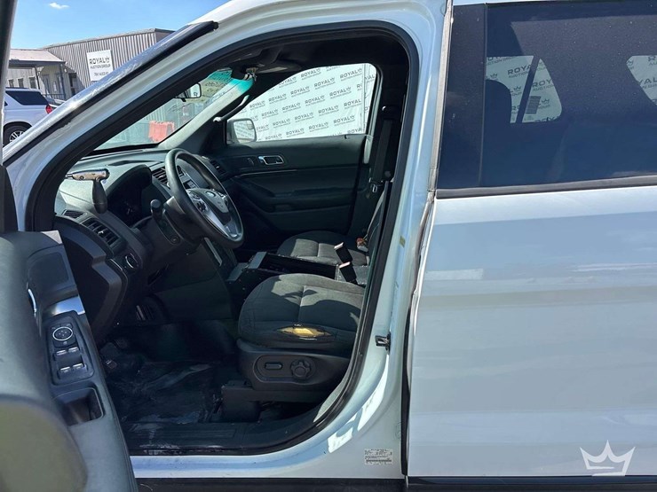 2015-ford-explorer-image-11