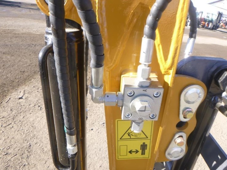 me20-hydraulic-excavator-image-14