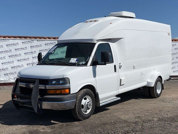 2010-chevrolet-express-3500-image-1