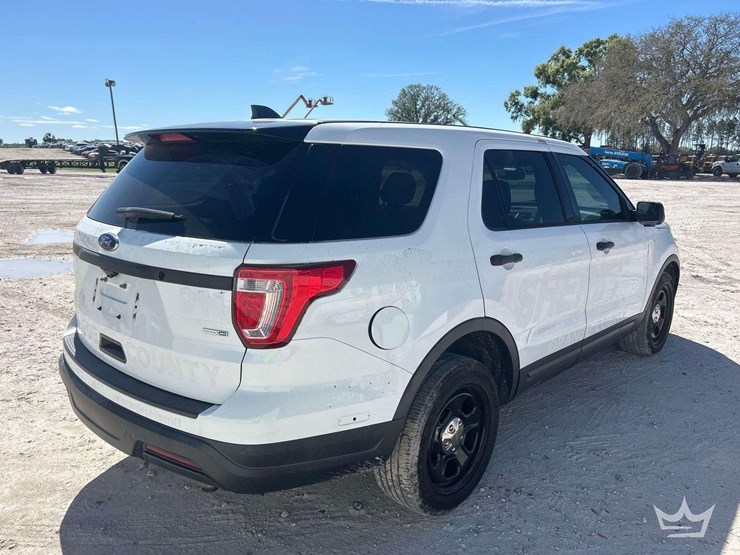2019-ford-explorer-image-3