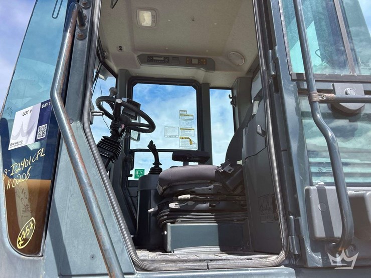 2014-hyundai-hl760-9a-image-10