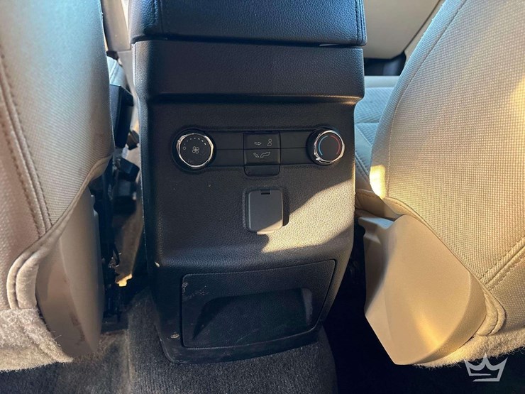 2016-ford-explorer-image-25