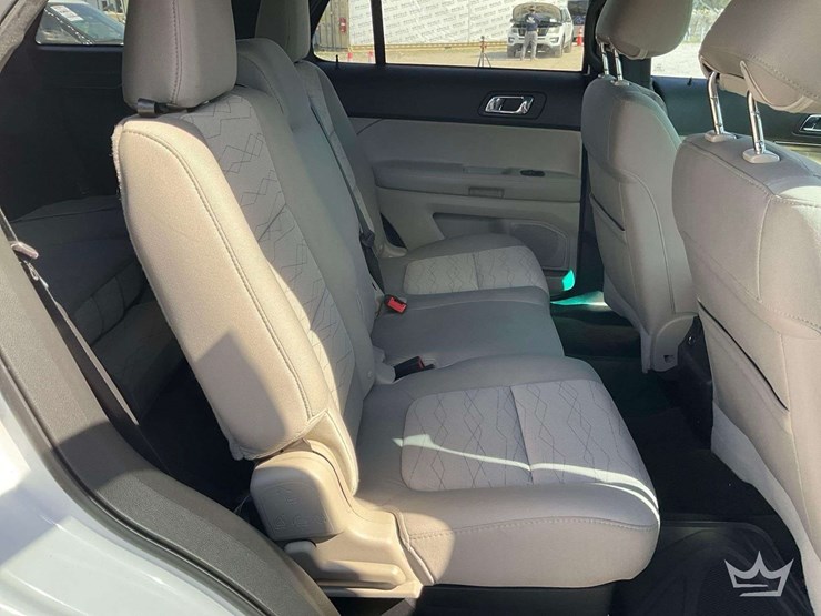 2013-ford-explorer-image-25