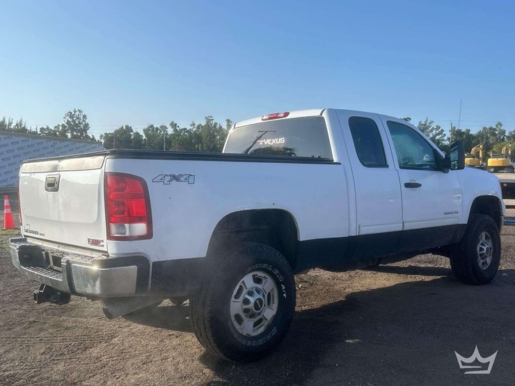 2013-gmc-sierra-2500-image-3