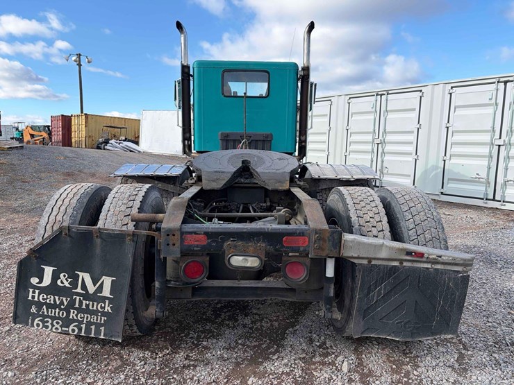 1999-international-eagle-tandem-axle-road-tractor-image-4