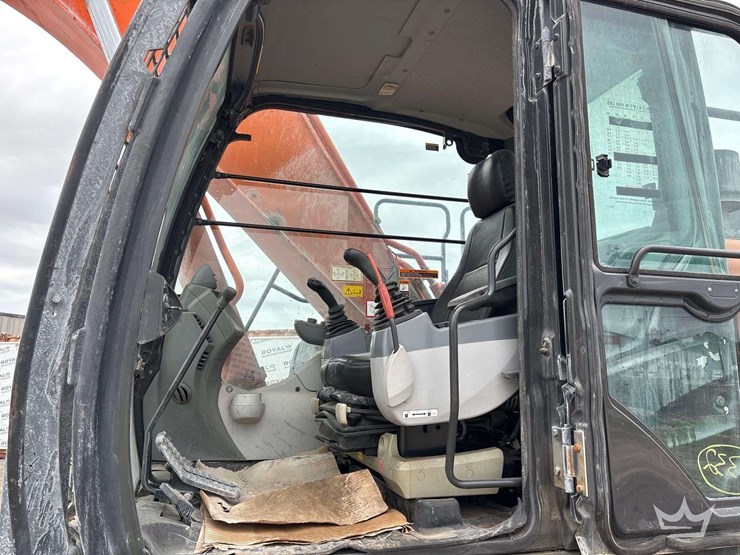 2018-hitachi-zx300-lc-6n-image-24