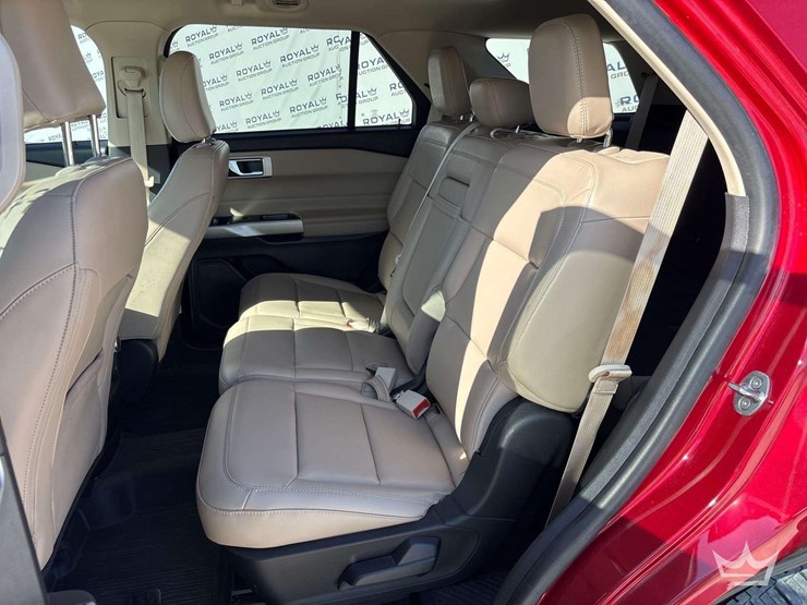 2021-ford-explorer-image-26