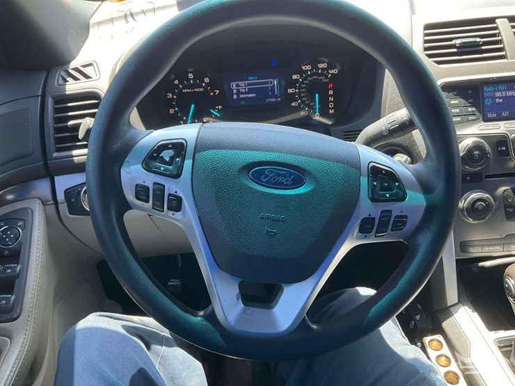 2014-ford-explorer-image-15