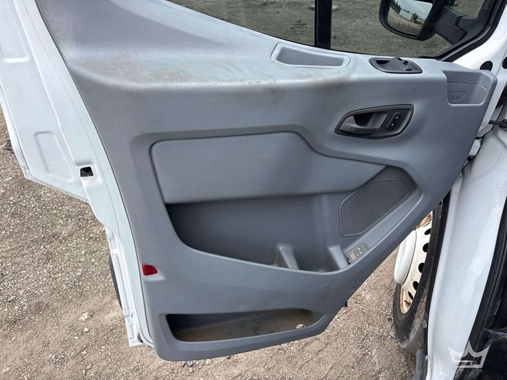 2016-ford-transit-image-15