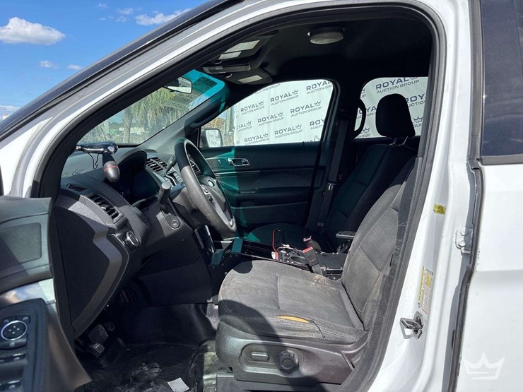 2015-ford-explorer-image-12