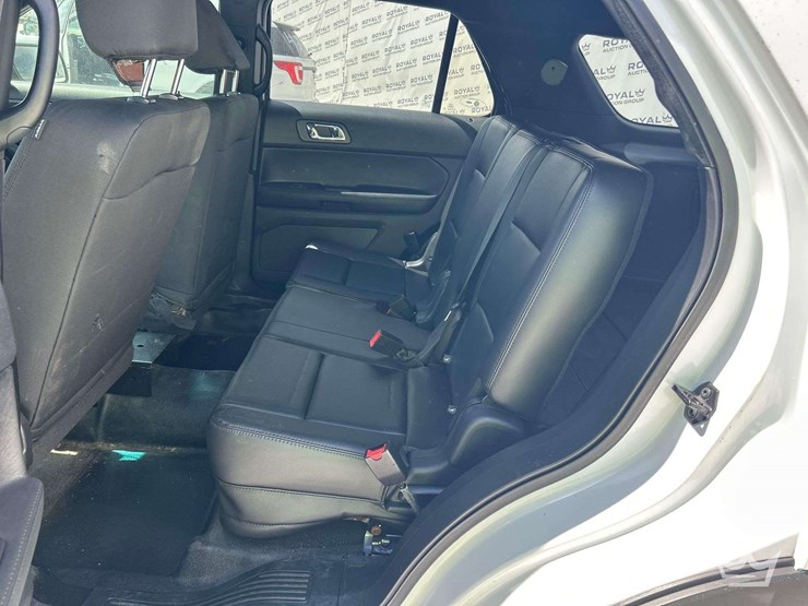 2016-ford-explorer-image-17