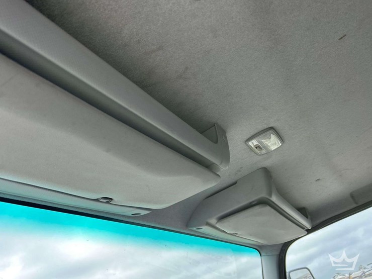 2017-isuzu-npr-image-19