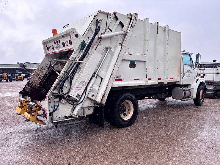 2009-sterling-l7500-image-4