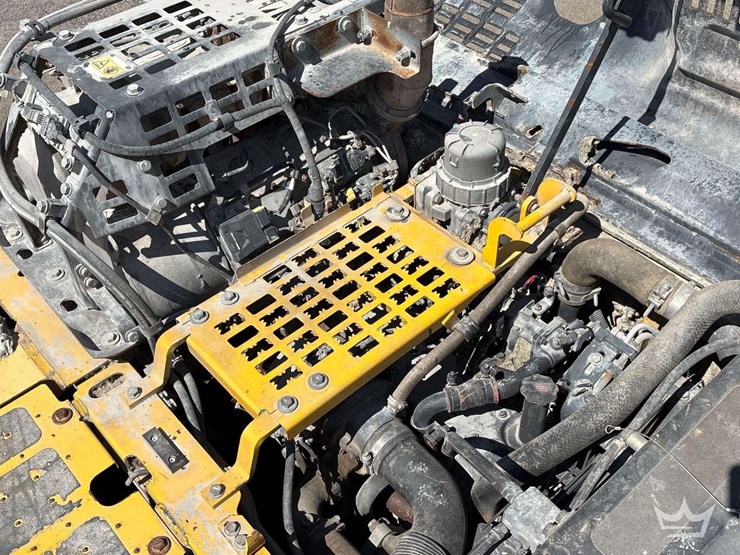 2020-komatsu-pc210-lc-image-15