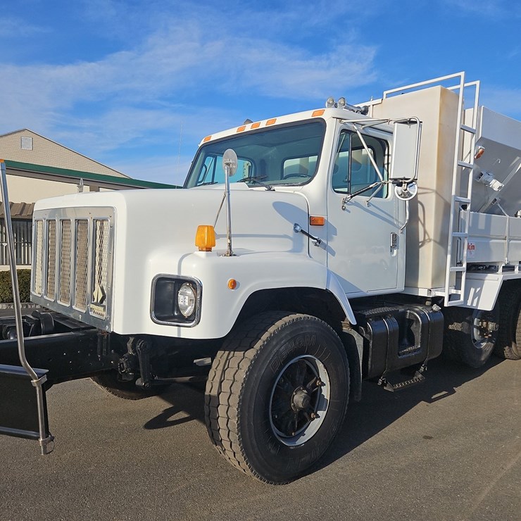 1997 INTERNATIONAL 2674