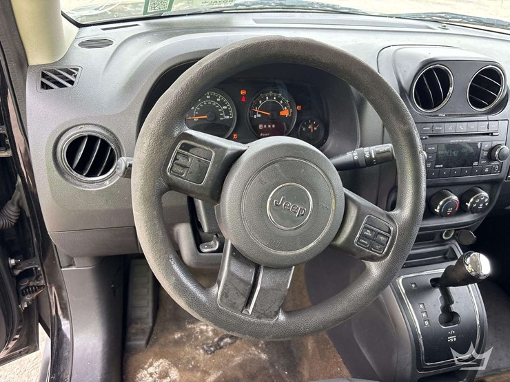 2016-jeep-patriot-sport-image-13