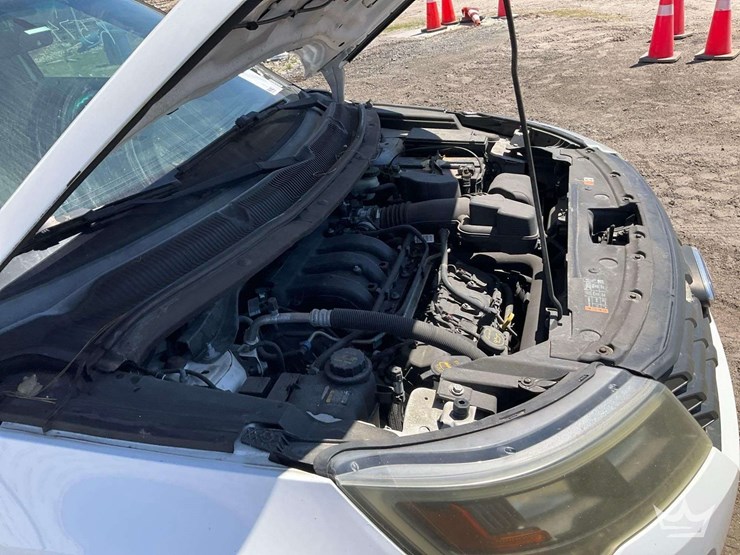 2016-ford-explorer-image-8