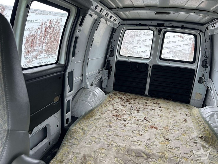 2016-chevrolet-express-2500-image-17