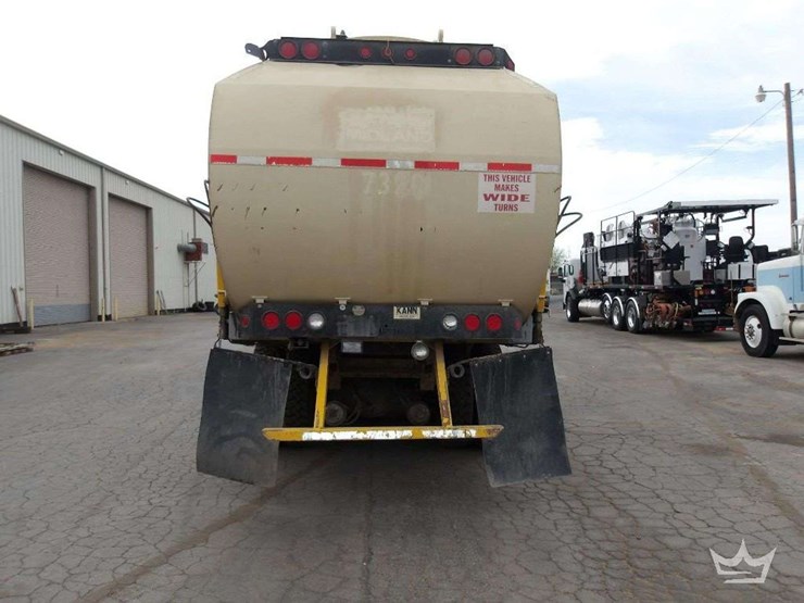 2016-freightliner-108sd-image-3