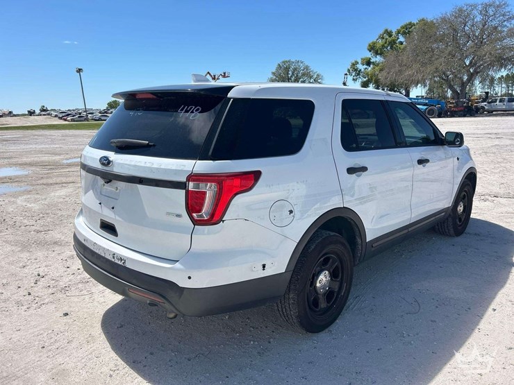 2016-ford-explorer-image-3