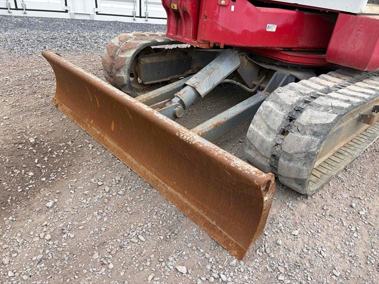 2013-takeuchi-tb280fr-image-9