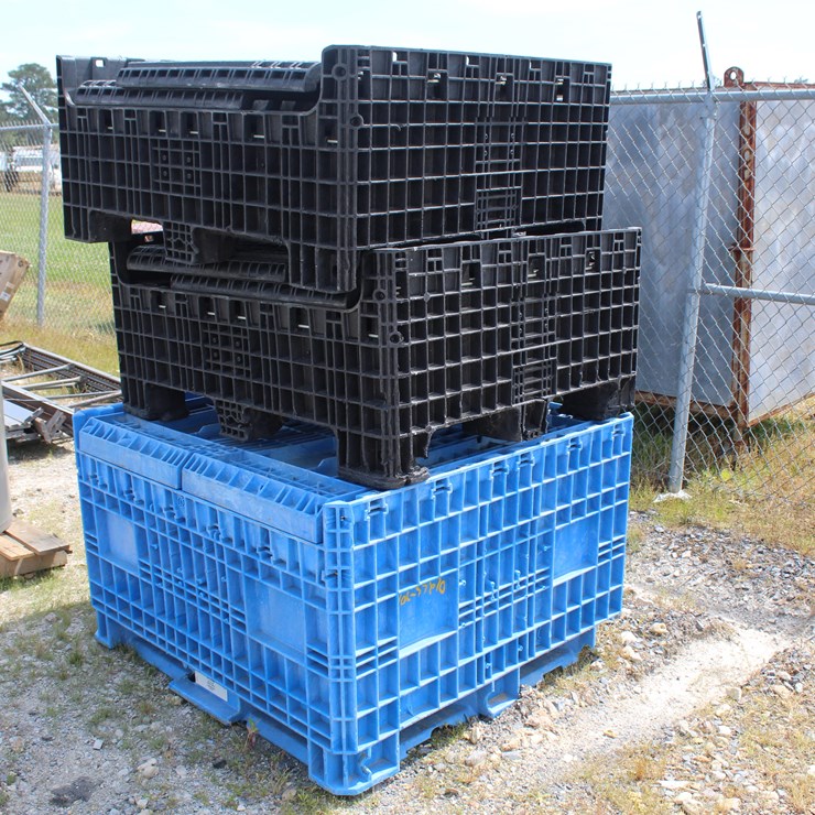 #8000 • 3 PLASTIC CONTAINERS