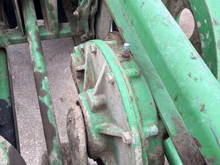 john-deere-24t-image-15