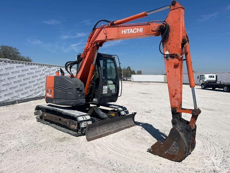 2015-hitachi-zx75us-image-2