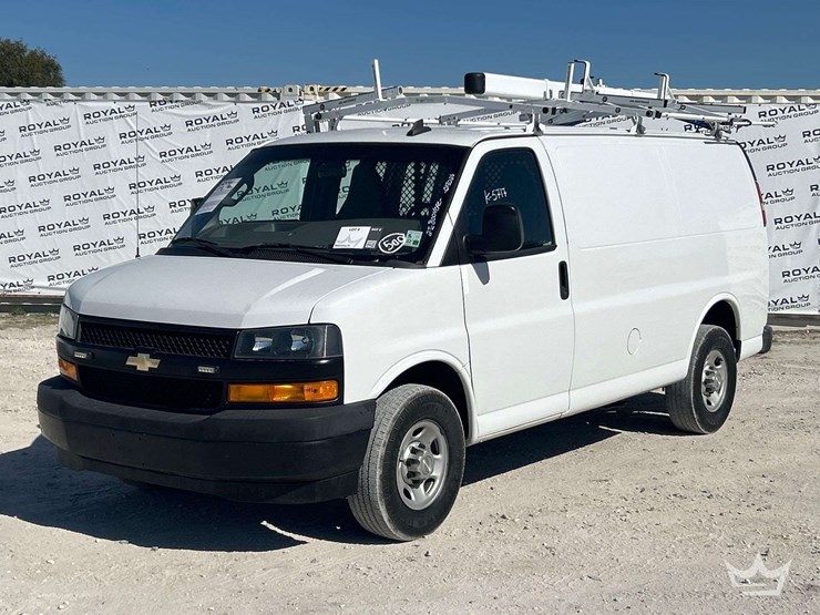 2019-chevrolet-express-2500-image-1