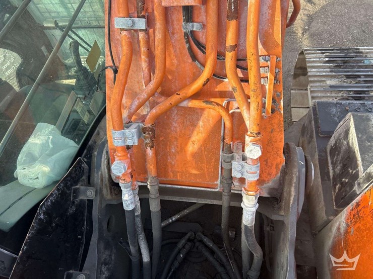 2018-hitachi-zx300-lc-6n-image-17