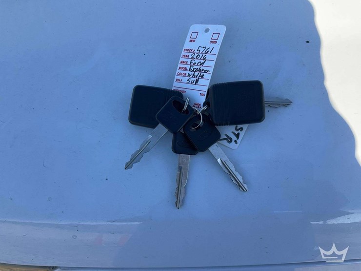 2016-ford-explorer-image-36