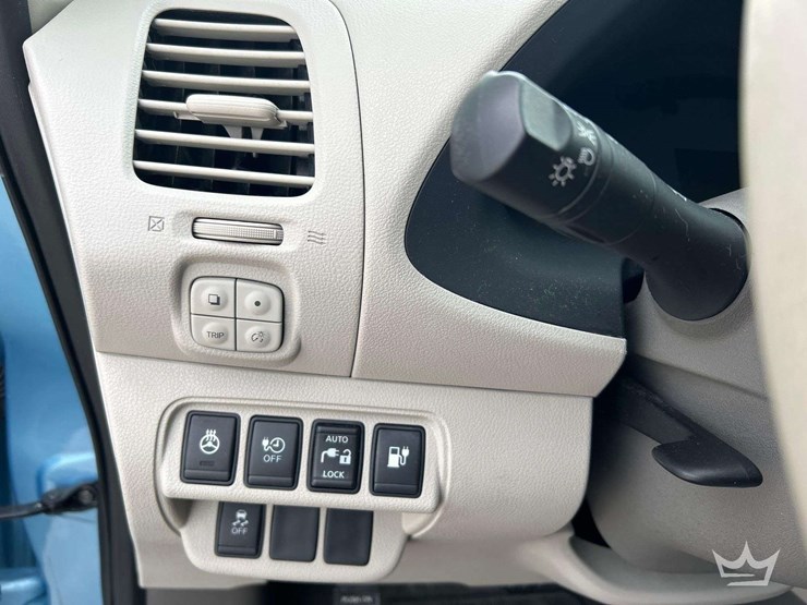 2015-nissan-leaf-hatchback-image-13