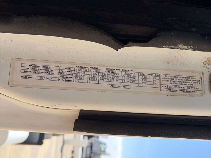 2015-peterbilt-567-image-5