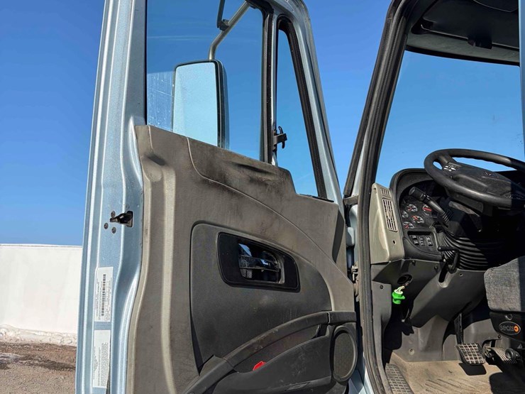 2017-international-prostar-image-13