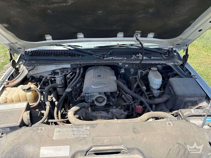 2005-chevrolet-suburban-image-8