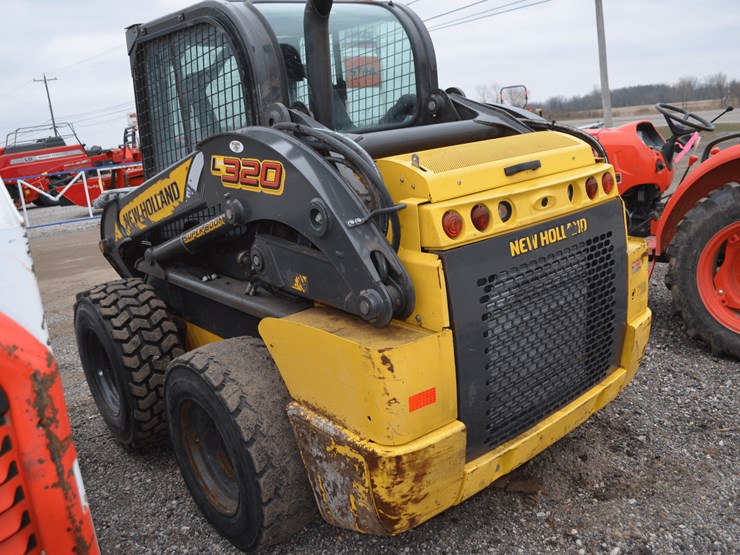 new-holland-l320-image-6