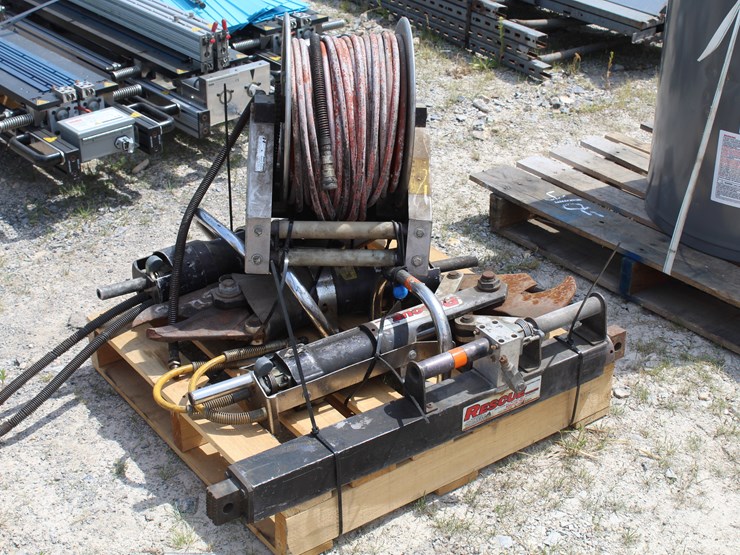 #8009-•-(3)-jaws-of-life-and-(1)-portable-ram-and-(1)-power-retract-hose-set-image-1