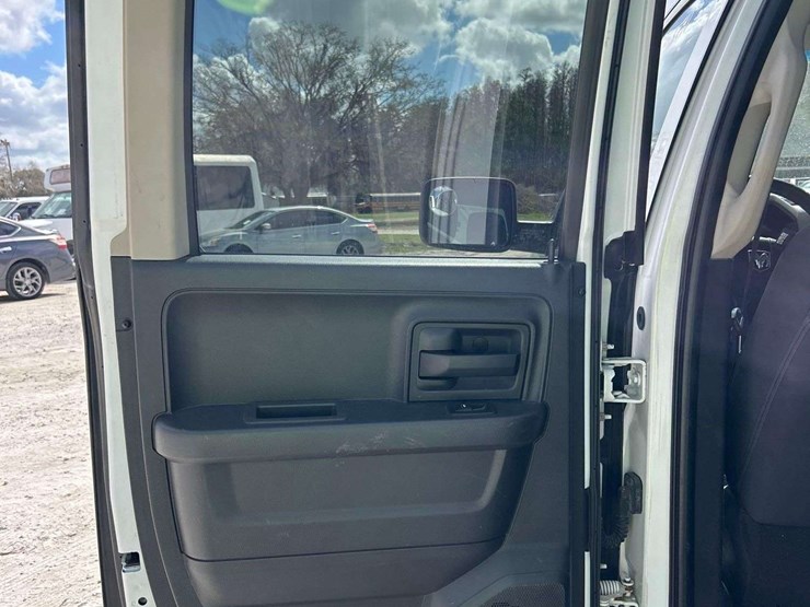 2012-dodge-1500-image-19