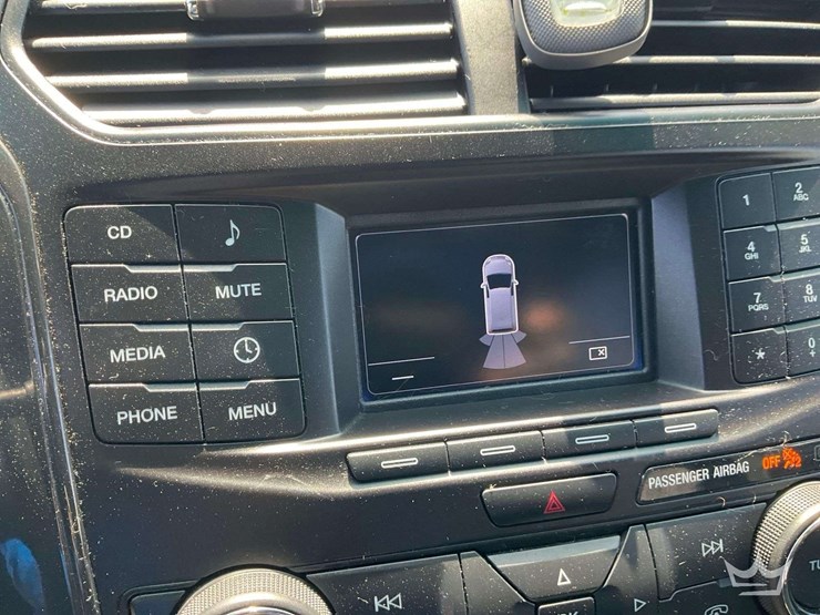 2016-ford-explorer-image-32