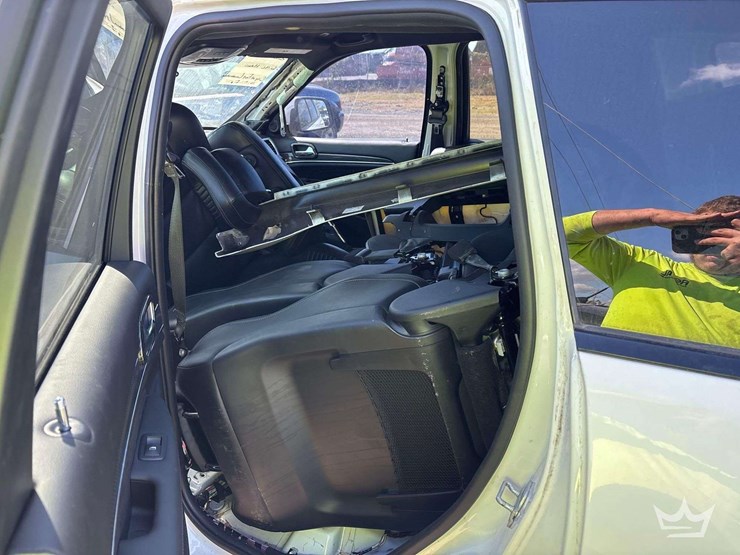 2011-jeep-grand-cherokee-laredo-image-6