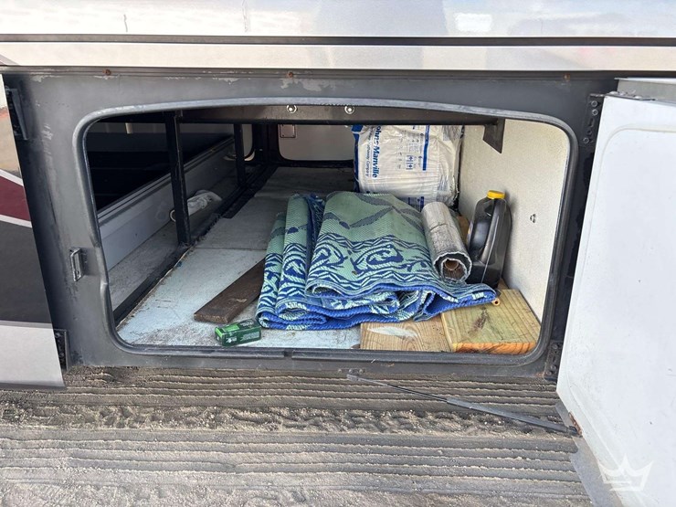 2018-freightliner-thor-venetian-400xcr-a40-41ft.-class-a-motorhome-image-12