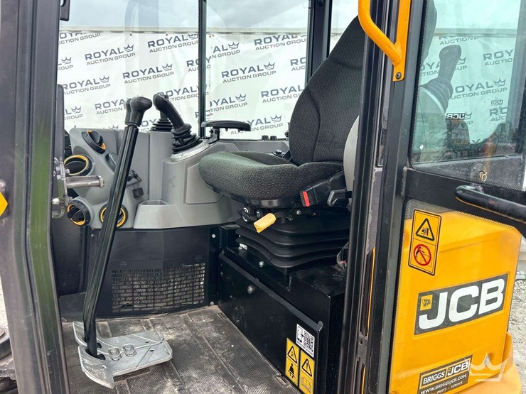 2021-jcb-35z-1-image-12