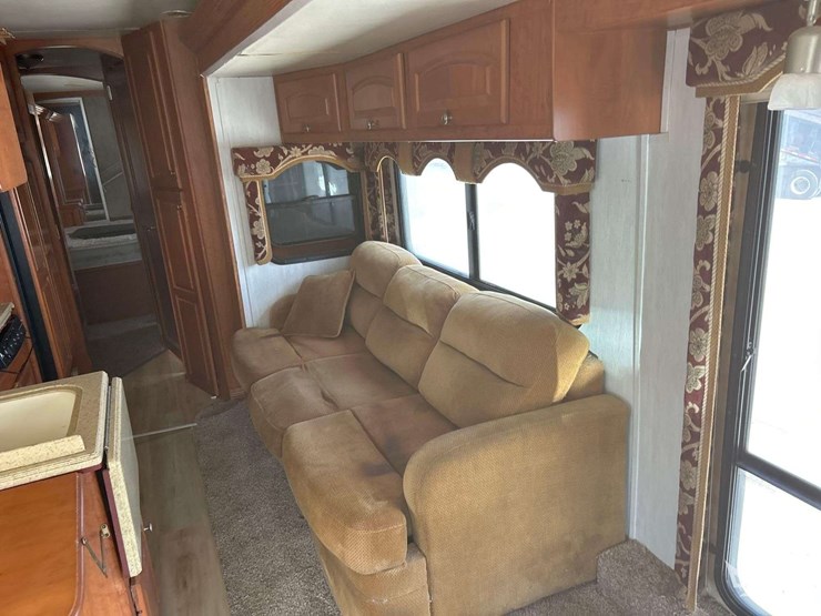 2006-freightliner-tuscany-4077-40ft-class-a-motorhome-image-28