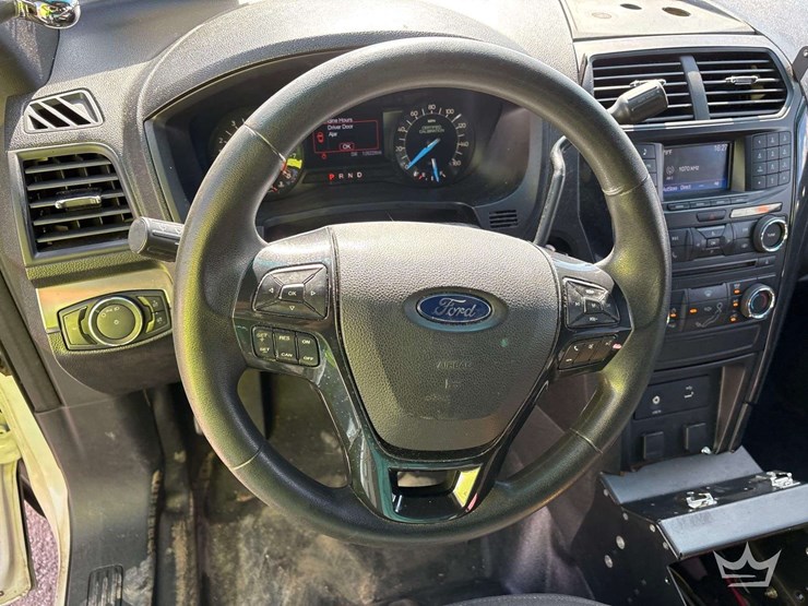 2017-ford-explorer-image-13