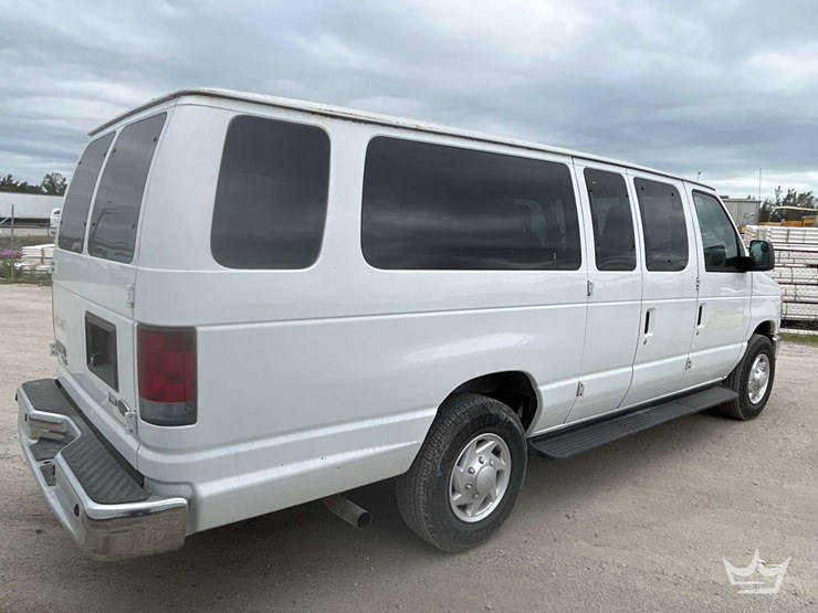 2011-ford-e350-image-3