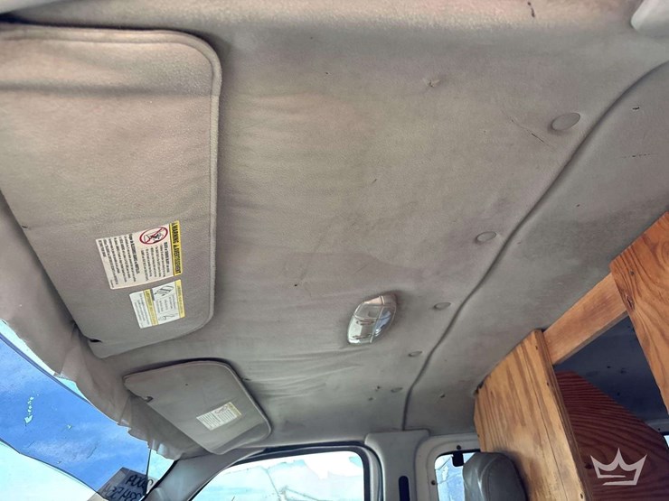 2009-ford-cargo-image-16