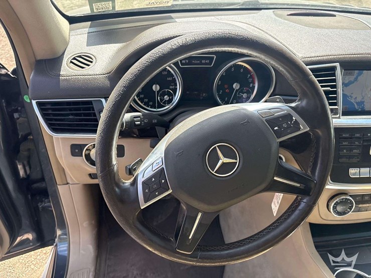 2013-mercedes-benz-gl450-image-13