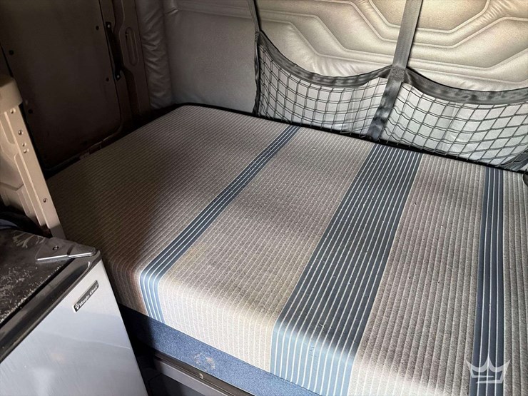 2018-freightliner-cascadia-125-image-22